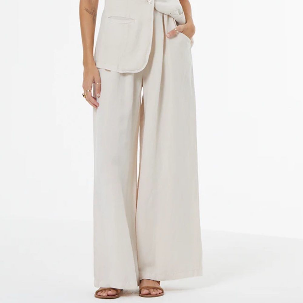 Brand New, Never been worn YFB Hope trouser in color sea salt